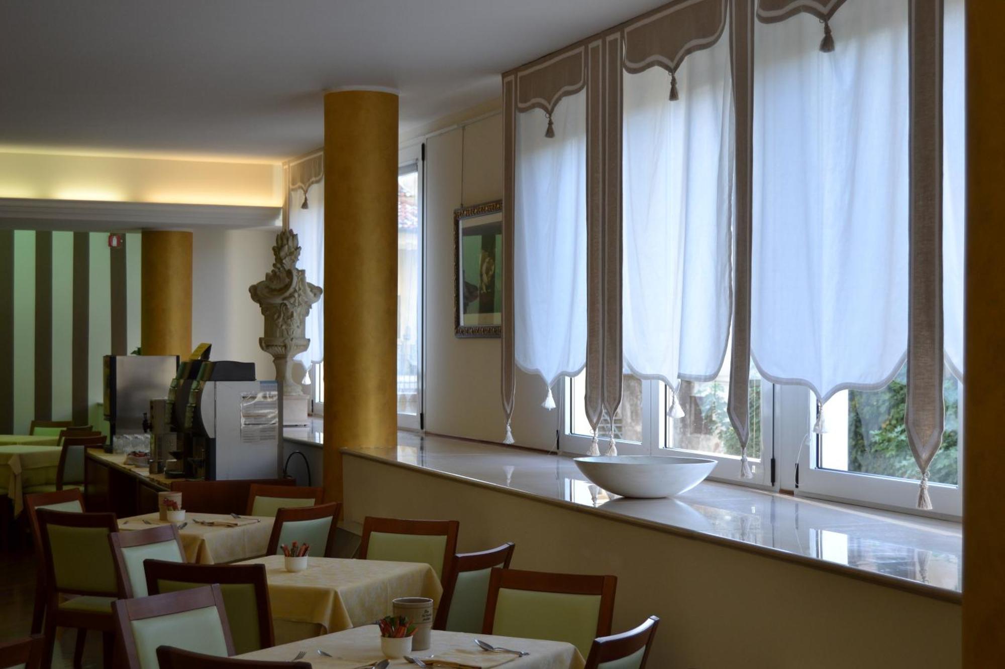 Hotel Due Leoni Sacile Kültér fotó