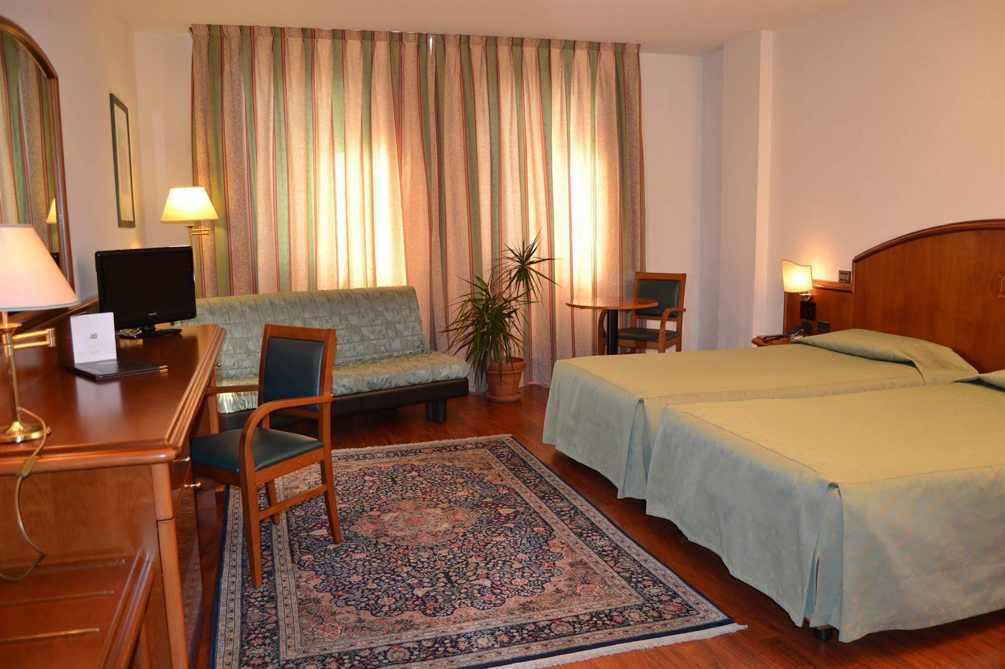 Hotel Due Leoni Sacile Kültér fotó