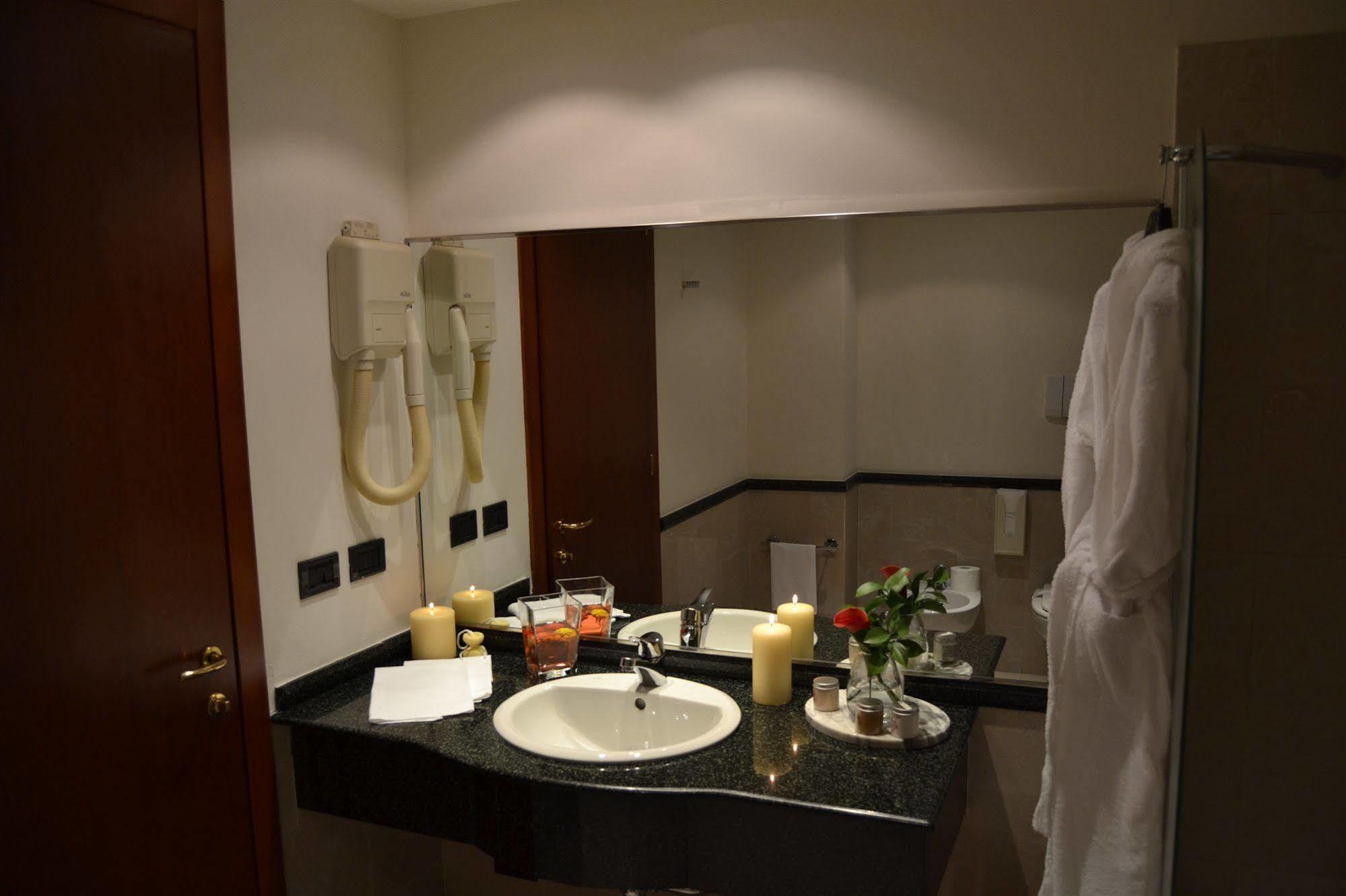 Hotel Due Leoni Sacile Kültér fotó